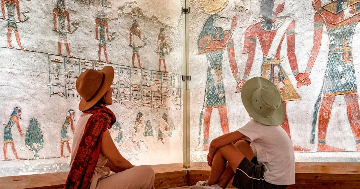 Luxor: Valley of the Kings and Queens Guided Tour with Lunch